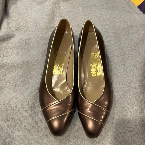 Salvatore Ferragamo Shoes - Vintage Salvatore Ferragamo pumps